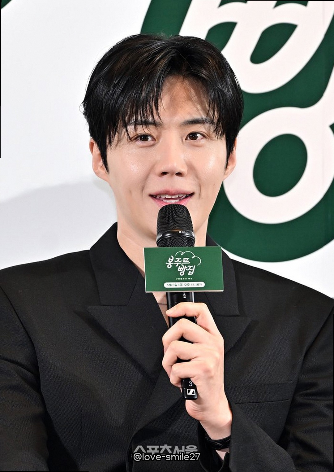 2. '봉주르빵집'과의 인연, 기부로 이어진 감동